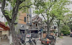 Urbanview Elephant Eleven Residence Buah Batu Bandung By Reddoorz